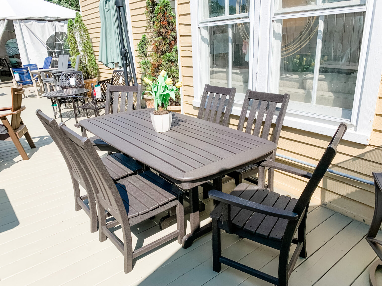 Does Poly Furniture Get Hot in the Sun?